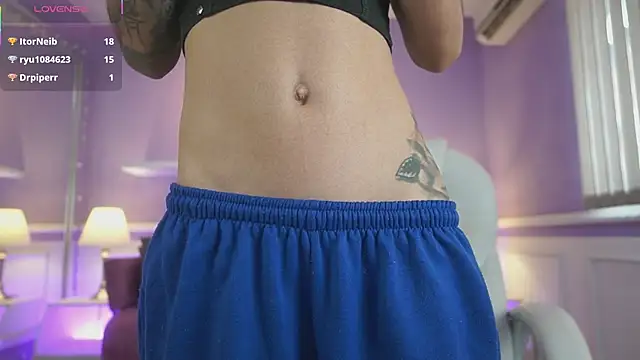 Snapshot of NicoleCrawft chatting on October 4, 7:12 pm NicoleCrawft online show from October 4, 7:12 pm