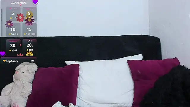 Snapshot of Britney_Rose chatting on May 28, 6:21 am Britney Rose online show from May 28, 6:21 am
