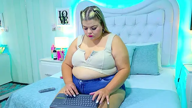 KiimBrooks online show from October 22, 10:59 am