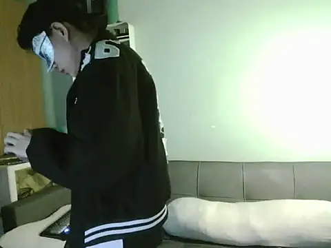 boyhigh1997 online show from April 25, 9:34 am
