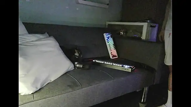 Snapshot of boyhigh1997 chatting on June 2, 3:36 pm boyhigh1997 online show from June 2, 3:36 pm