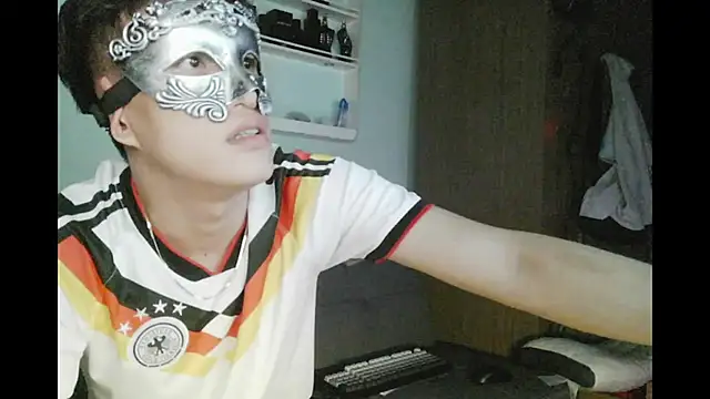 Snapshot of boyhigh1997 chatting on June 19, 10:52 am boyhigh1997 online show from June 19, 10:52 am