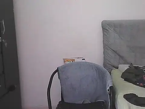 Snapshot of morenocabro10 chatting on May 13, 9:11 pm morenocabro10 online show from May 13, 9:11 pm