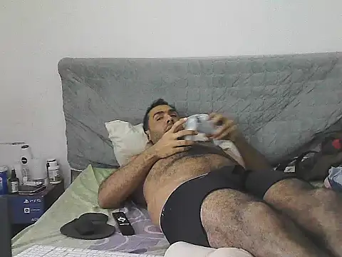 Snapshot of morenocabro10 chatting on May 22, 2:51 am morenocabro10 online show from May 22, 2:51 am
