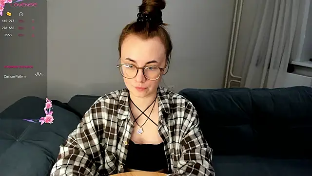 MewStella online show from February 2, 3:11 pm