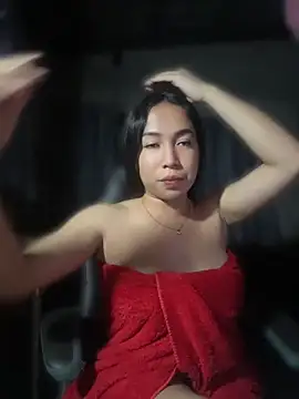 Snapshot of NicoleRoseTS chatting on April 8, 2:28 pm NicoleRoseTS online show from April 8, 2:28 pm