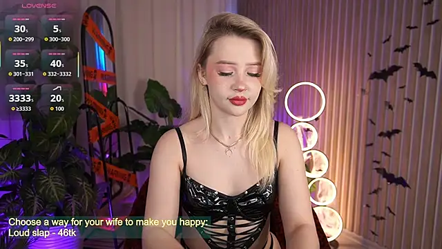 LauraWifeness online show from October 28, 6:39 am