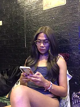 Snapshot of HOTkendraCumXxx chatting on April 3, 1:09 pm HOTkendraCumXxx online show from April 3, 1:09 pm