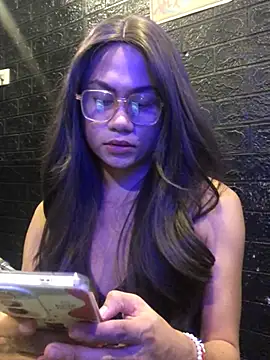 Snapshot of HOTkendraCumXxx chatting on April 4, 11:18 am HOTkendraCumXxx online show from April 4, 11:18 am