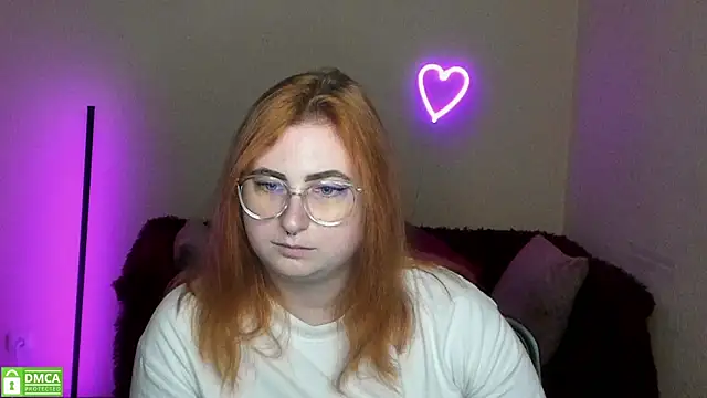 Snapshot of Alicia_love00 chatting on September 19, 5:31 am Alicia love00 online show from September 19, 5:31 am