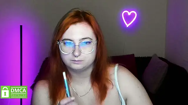 Snapshot of Alicia_love00 chatting on October 2, 11:28 am Alicia love00 online show from October 2, 11:28 am