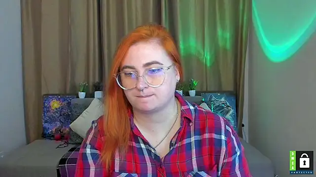 Snapshot of Alicia_love00 chatting on November 16, 6:30 am Alicia love00 online show from November 16, 6:30 am