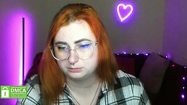 Snapshot of Alicia_love00 chatting on December 15, 6:28 am Alicia love00 online show from December 15, 6:28 am