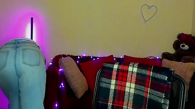 Alicia love00 online show from April 24, 5:21 am