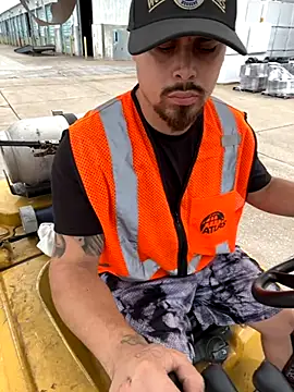 Snapshot of PuttieIn chatting on September 18, 5:26 pm PuttieIn online show from September 18, 5:26 pm