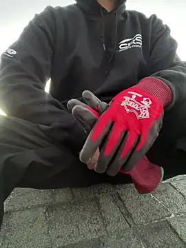 Snapshot of PuttieIn chatting on January 16, 2:21 pm PuttieIn online show from January 16, 2:21 pm