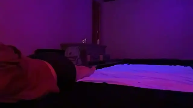 Snapshot of PuttieIn chatting on April 15, 3:24 am PuttieIn online show from April 15, 3:24 am