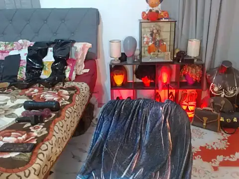 Snapshot of Lustfulcassy chatting on November 4, 12:43 am Lustfulcassy online show from November 4, 12:43 am