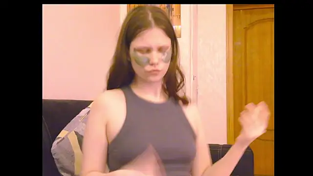 Snapshot of Lunliss chatting on May 3, 7:20 pm Lunliss online show from May 3, 7:20 pm
