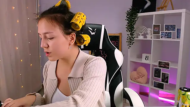 CindySparkl online show from September 17, 4:47 am