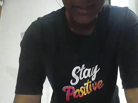 Snapshot of mickle_james chatting on June 1, 6:59 am mickle james online show from June 1, 6:59 am