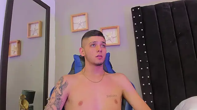 Snapshot of Mathewboy1 chatting on December 3, 7:12 pm Mathewboy1 online show from December 3, 7:12 pm