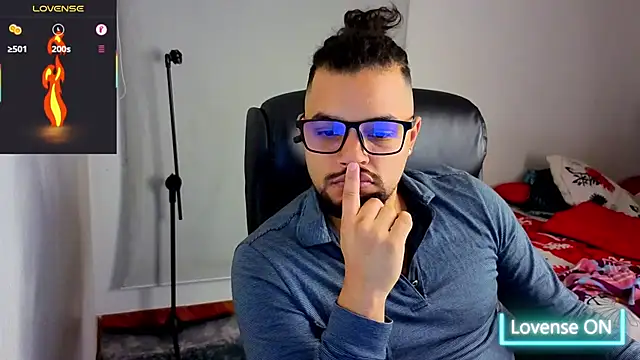 Snapshot of Ernesto-Rodriguez82 chatting on October 22, 7:30 am Ernesto-Rodriguez82 online show from October 22, 7:30 am