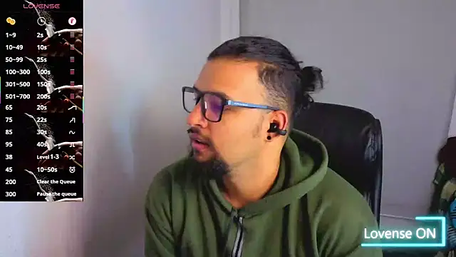 Snapshot of Ernesto-Rodriguez82 chatting on December 17, 11:33 pm Ernesto-Rodriguez82 online show from December 17, 11:33 pm