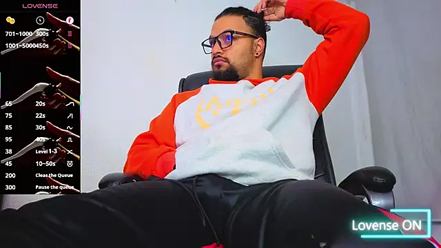 Snapshot of Ernesto-Rodriguez82 chatting on December 23, 2:42 am Ernesto-Rodriguez82 online show from December 23, 2:42 am