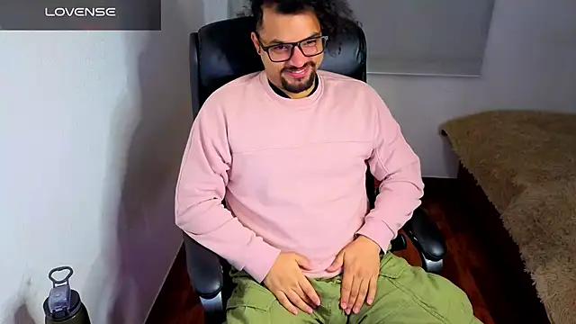 Snapshot of Ernesto-Rodriguez82 chatting on February 20, 6:48 am Ernesto-Rodriguez82 online show from February 20, 6:48 am