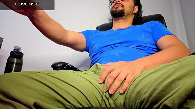 Snapshot of Ernesto-Rodriguez82 chatting on March 10, 2:05 am Ernesto-Rodriguez82 online show from March 10, 2:05 am