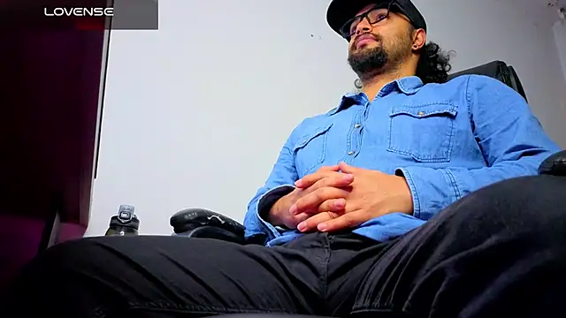 Snapshot of Ernesto-Rodriguez82 chatting on March 15, 5:13 am Ernesto-Rodriguez82 online show from March 15, 5:13 am