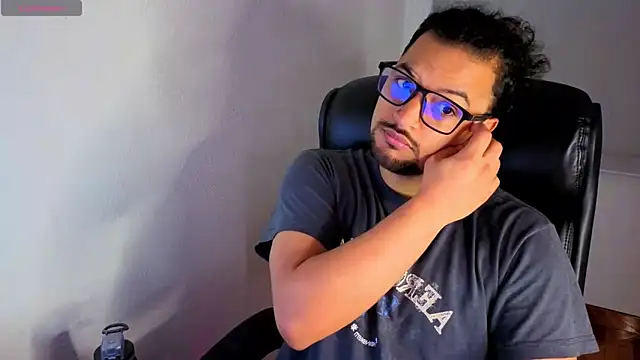 Snapshot of Ernesto-Rodriguez82 chatting on March 16, 5:13 am Ernesto-Rodriguez82 online show from March 16, 5:13 am