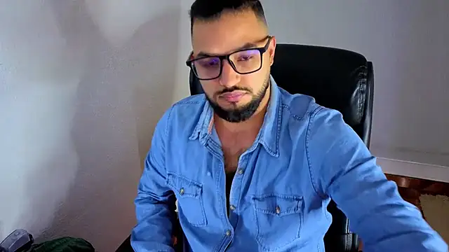 Snapshot of Ernesto-Rodriguez82 chatting on June 17, 8:17 am Ernesto-Rodriguez82 online show from June 17, 8:17 am