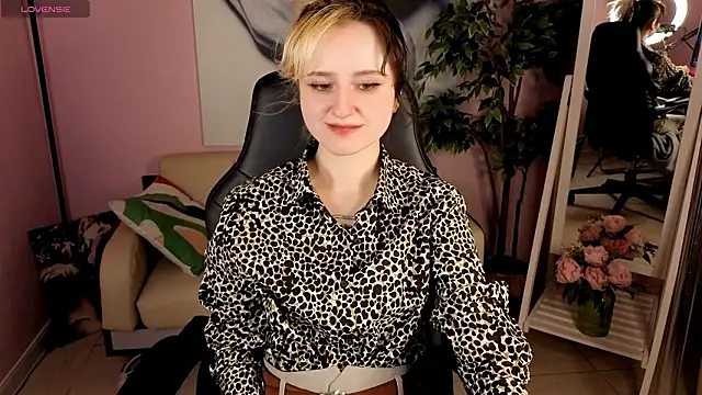 girl next doorr online show from March 15, 1:28 pm