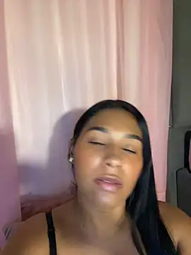 Snapshot of ericajohnson_ chatting on May 7, 9:42 pm ericajohnson online show from May 7, 9:42 pm