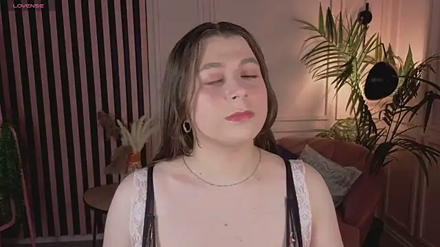 Snapshot of Queen_Michelle_ chatting on November 16, 10:04 pm Queen Michelle online show from November 16, 10:04 pm