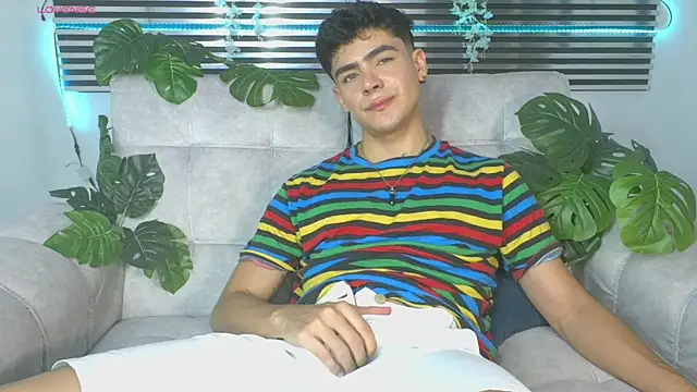 CamiiGuzmanX online show from May 23, 9:30 pm