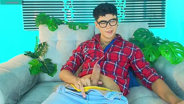 CamiiGuzmanX online show from May 29, 8:40 pm
