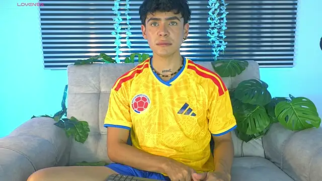 CamiiGuzmanX online show from June 17, 8:21 pm
