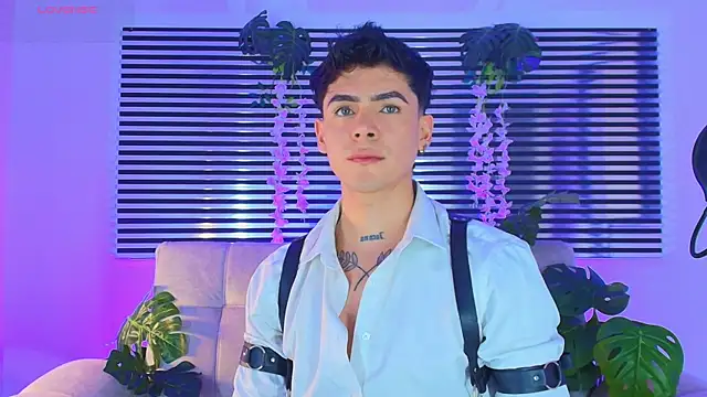 CamiiGuzmanX online show from June 25, 8:24 pm