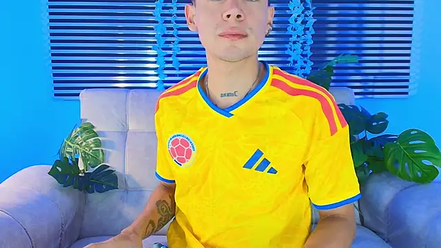 CamiiGuzmanX online show from June 28, 1:11 am