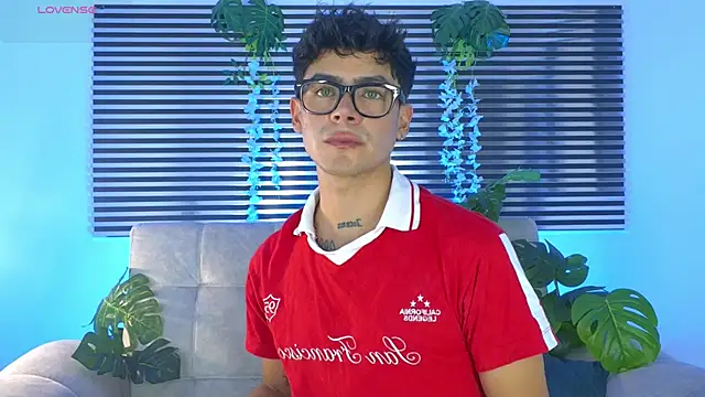 CamiiGuzmanX online show from July 1, 8:41 pm