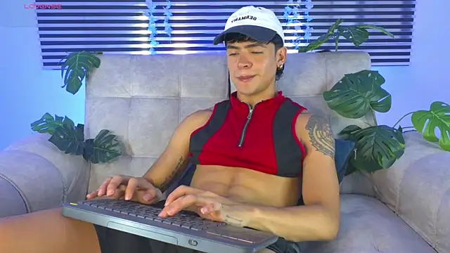 CamiiGuzmanX online show from July 10, 8:55 pm