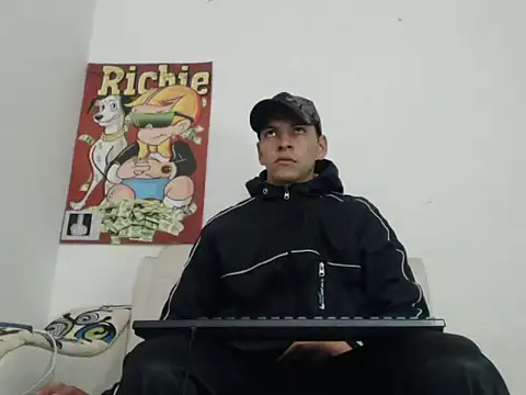 Thomasjons  online show from October 31, 10:00 pm