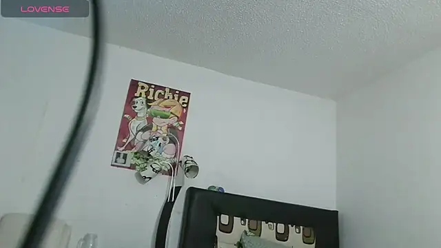 Thomasjons  online show from June 8, 1:39 am