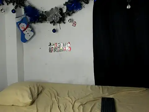 Snapshot of andrew_jonhes chatting on December 15, 8:35 pm andrew jonhes online show from December 15, 8:35 pm