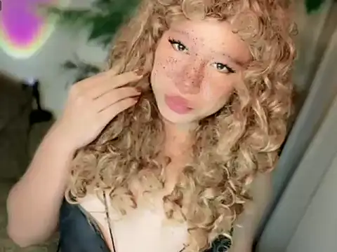 Snapshot of amera_loore chatting on August 2, 5:33 pm amera loore online show from August 2, 5:33 pm