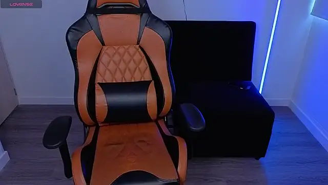 imlaiaaa online show from October 22, 9:58 pm