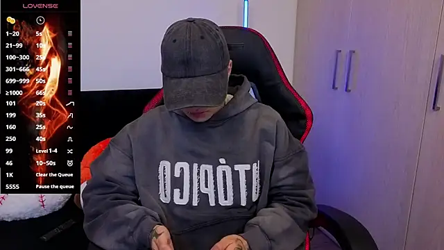 imlaiaaa online show from December 3, 11:47 pm